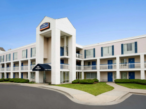 Travelodge by Wyndham Lansing IL