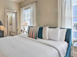 Bright Apartment 3 Mi to Downtown Birmingham!