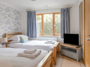 5 Court Cottage, Hillfield Village