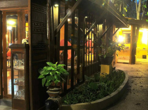 Zantiis Ndol Villas