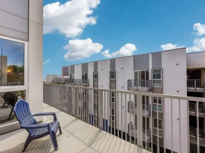 Stylish 2BR Family Apartment by Dtla