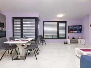 The Purple 1DB Apartment with a Parking Spot