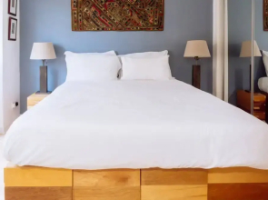 Stylish 3 Bedroom Apartment Near Hollyrood Park