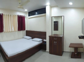 Yashraj Lodge