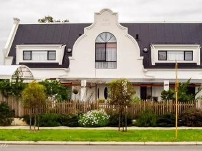 Aarn House B&B Airport Accommodation