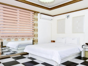 Queen Hotel