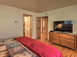 Flagstaff Home w/ On-site Trails, 3 Mi to Dtwn!