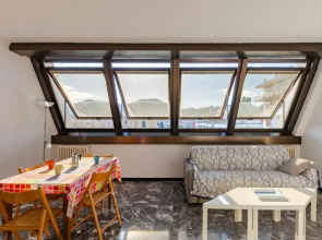 JOIVY Spacious Apt For 6, Near Train Station And Beach