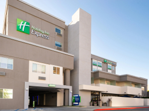 Holiday Inn Express & Suites Los Angeles Downtown West by IHG
