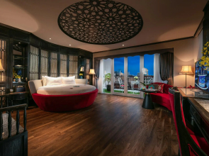Shining Central Hotel and Spa