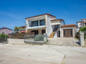 Modern and Well-kept Apartment Within Walking Distance of Restaurant and Beach Banjole