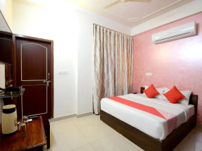 OYO 18342 Hotel Aqueens