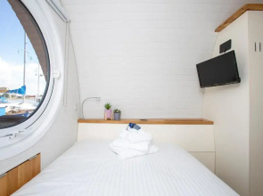 Samphire Ark 900 Boat