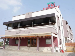 OYO 24487 Hotel Raj Regency