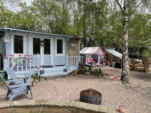 Woodlands Lodge - Come and Enjoy the Good Life