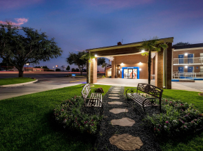 Motel 6 Plano, TX - Plano Northeast