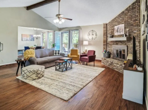 Cozy 3br Kid & Dog Friendly Home In Central Location! 3 Bedroom Home by RedAwning