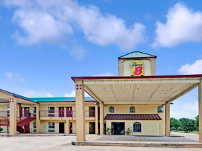 Super 8 by Wyndham Dallas South