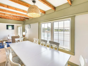 Historic Winter Harbor Cottage w/ Waterfront Views