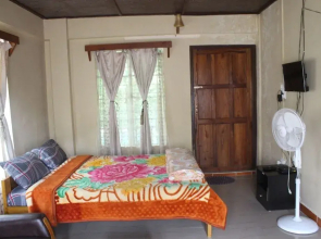 Pumpkin StreamSide Guest House