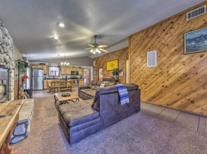 Lovely Creekside Ruidoso Home w/ Hot Tub & Deck!