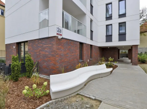 Apartment With Parking by Renters