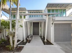 12 Noosa Parade