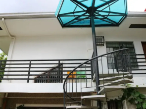 Charm Guest House - Hostel