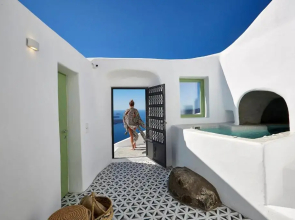 Gitsa Cliff Luxury Villa