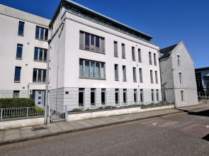 Executive three Bedroom Apartment in Aberdeens West End