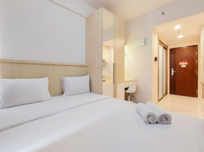 Warm And Comfortable Studio Room At Sky House Bsd Apartment
