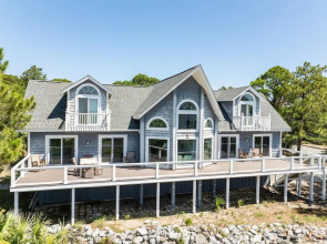 Spectacular Open Floor Plan With Elegance 5-bed, 4-bath Haven on Fripp Island