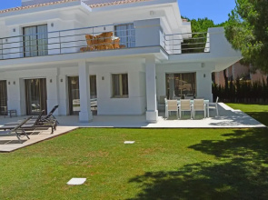 Stunning contemporary villa 5 bedrooms heated pool Las Chapas Marbella