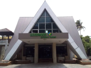 KYNROCK Airport Hotel