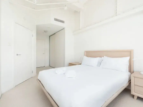 Waterfront Apt. on Sydney Harbour H390