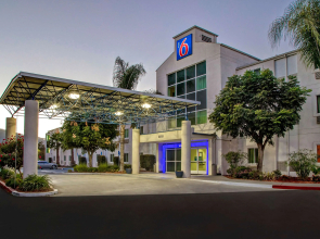 Motel 6 Gilroy, CA