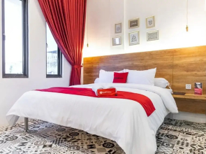 RedDoorz Plus near Ringroad City Walks Medan 2