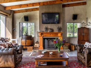 Tniqua Stable Inn