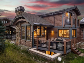 Amazing Pet-Friendly Executive Home, Ski-In Walk-Out - LR884 by Redawning