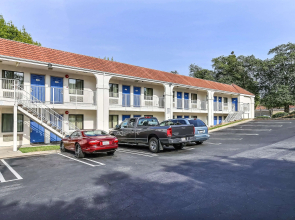 Motel 6 Pinole, CA