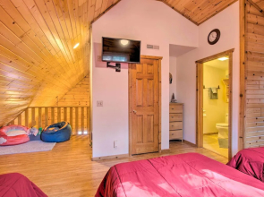 Pet-friendly Warrens Cabin w/ Fire Pit!