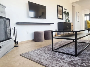 Phaedrus Living: Cityview Luxury Flat Walnut Grove 304