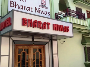 Hotel Bharat Niwas