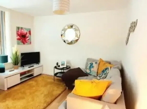 2bdr- sea Breeze - Family Friendly- Parking-int