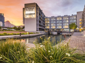 aha Harbour Bridge Hotel & Suites