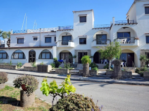 Room-spacious One Bedroom Apartment in P