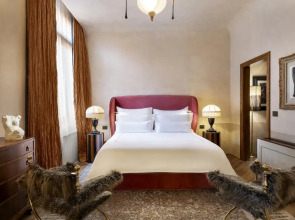 J And J Historic House Hotel