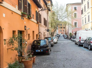 Rental In Rome Trastevere White Apartment