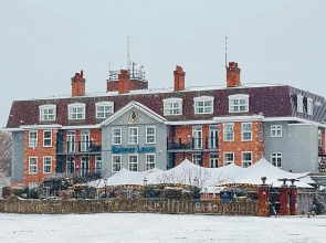 Balmer Lawn Hotel