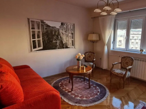 Windows City Apartment